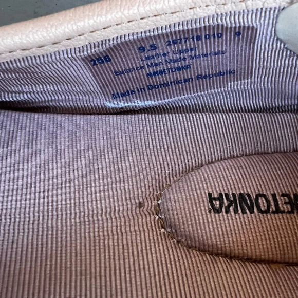 Minnetonka Beige Neutral Leather Ballet Flats - Size 9.5 - Picture 4 of 9